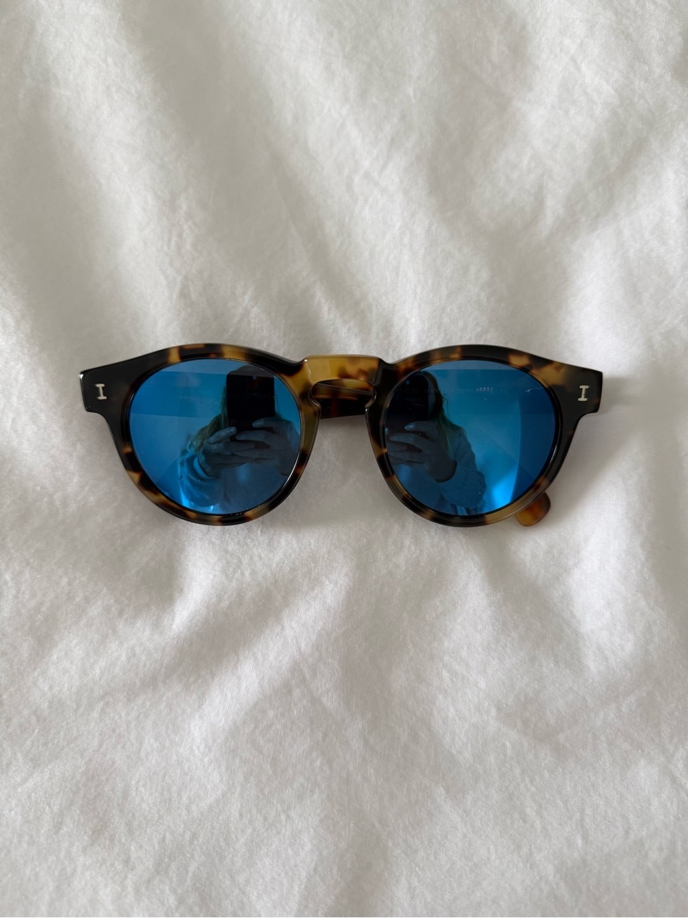 Illesteva Leonard Sunglasses Tortoiseshell with Blue Lense